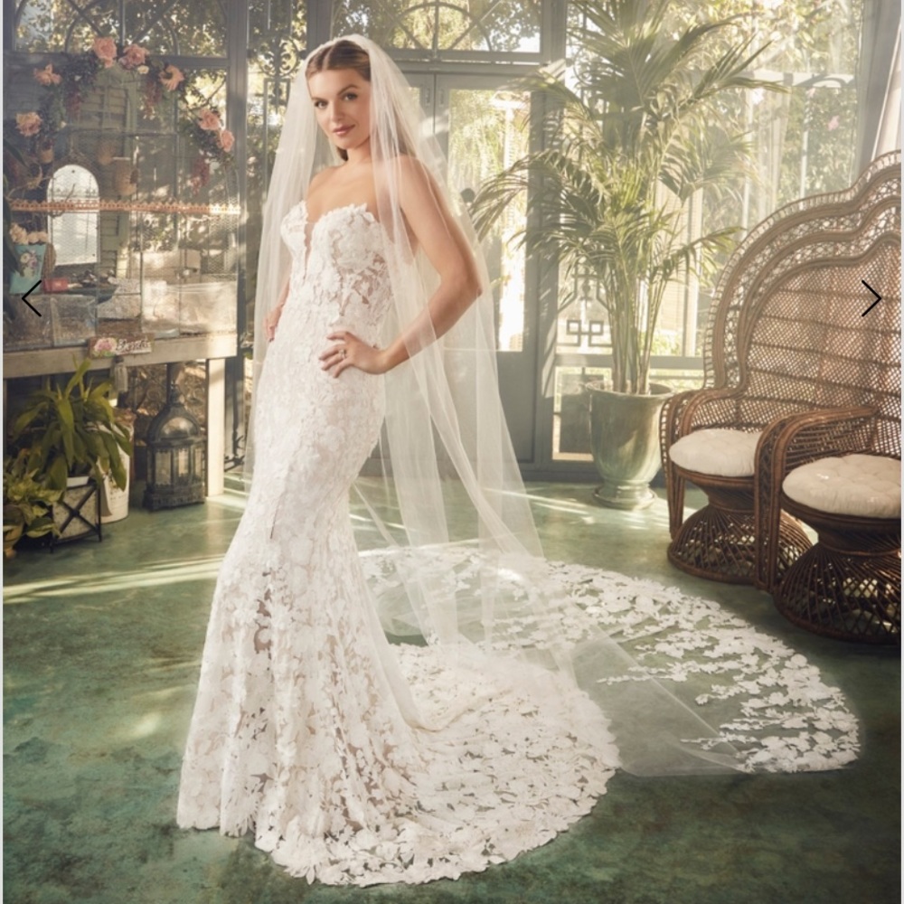 PRE-LOVED CASABLANCA JOLIE 2481 WEDDING DRESS